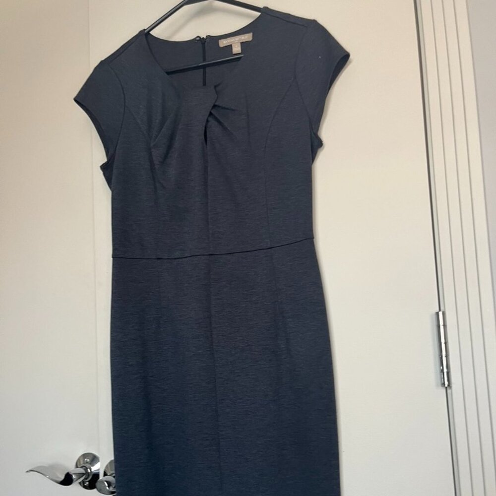 Banana Republic Women's Knee Length Gray Sheath Sleeveless Dress - Size 2